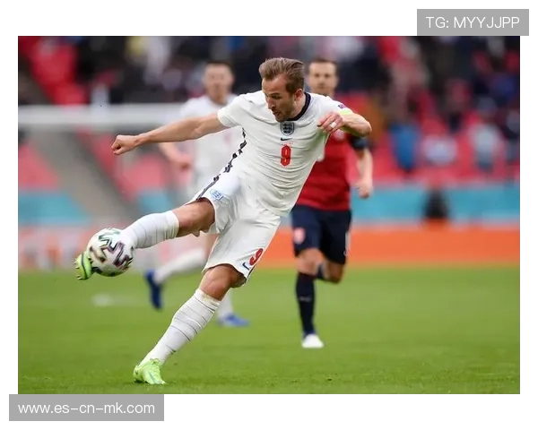 凯恩禁区外贴地斩入网，拜仁慕尼黑一脚精准