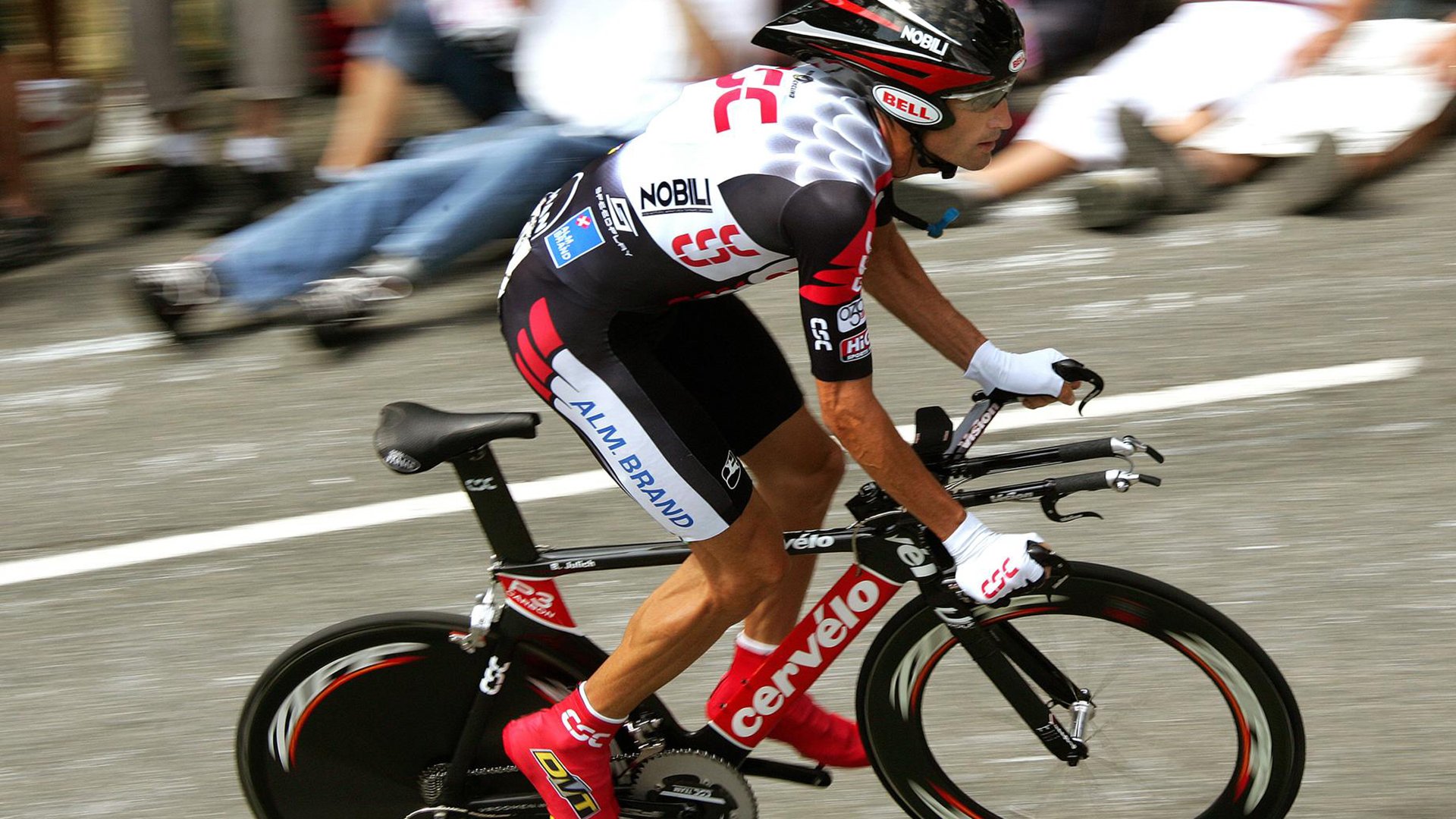 唐纳德·高尔快速突破，给袋鼠队带来致命进攻机会，唐纳德高德纳